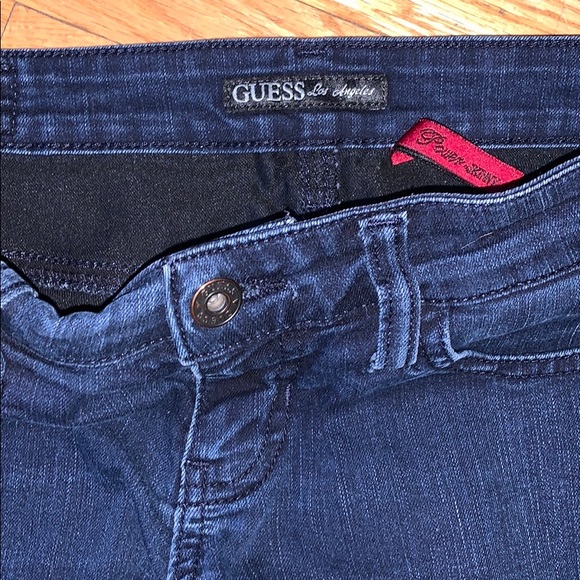 A pair of (dark blue wash) Guess jeans! - Picture 2 of 4